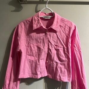 Cropped pink shirt